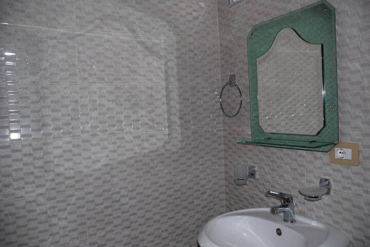 Room 28 of 34