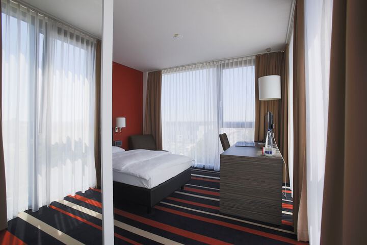Room 5 of 33
