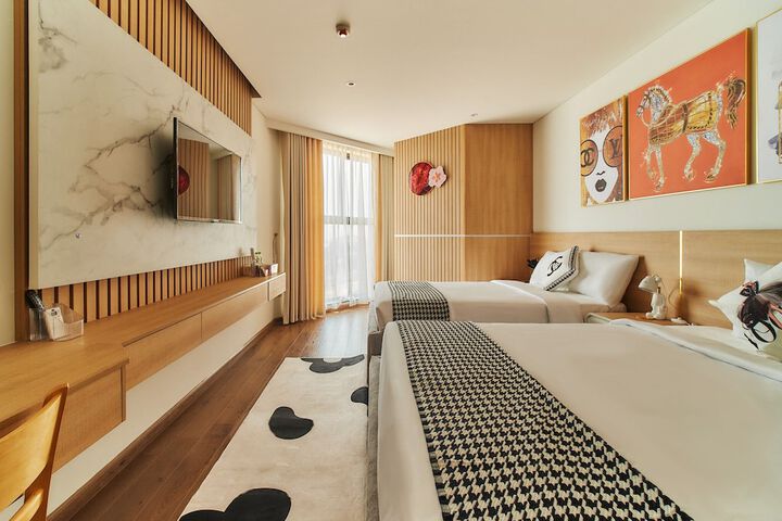 Room 12 of 130