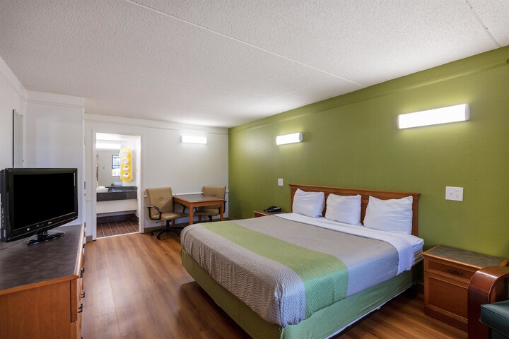 1 King Bed (3 of 16)