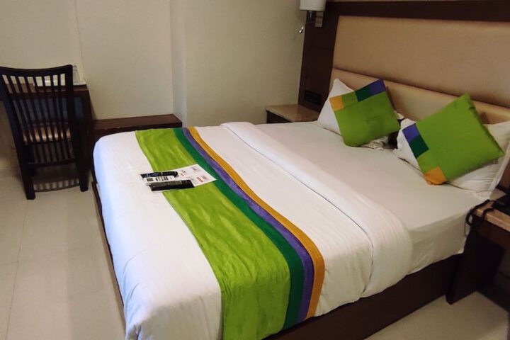 Room 4 of 14