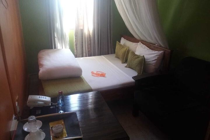 Room 6 of 15
