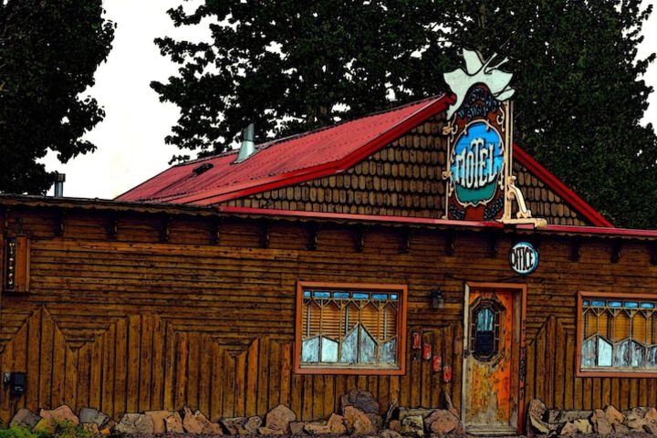 Whistling Swan Motel