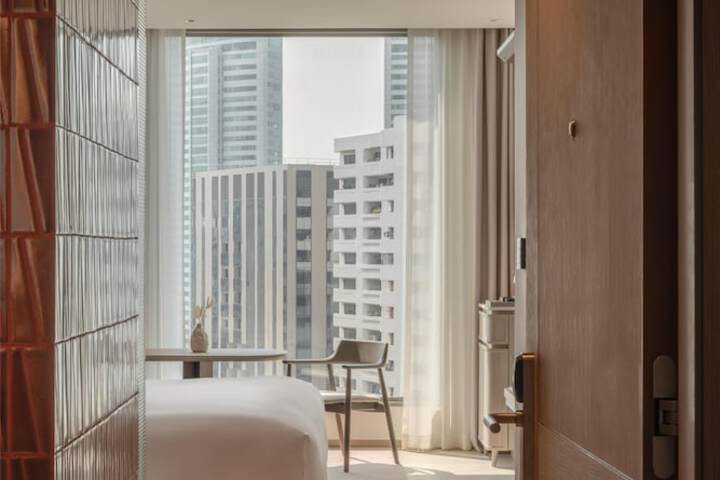 Room 42 of 107
