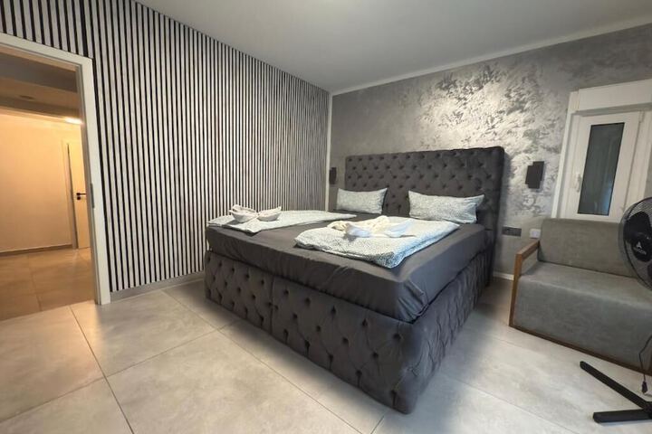 Room 7 of 10