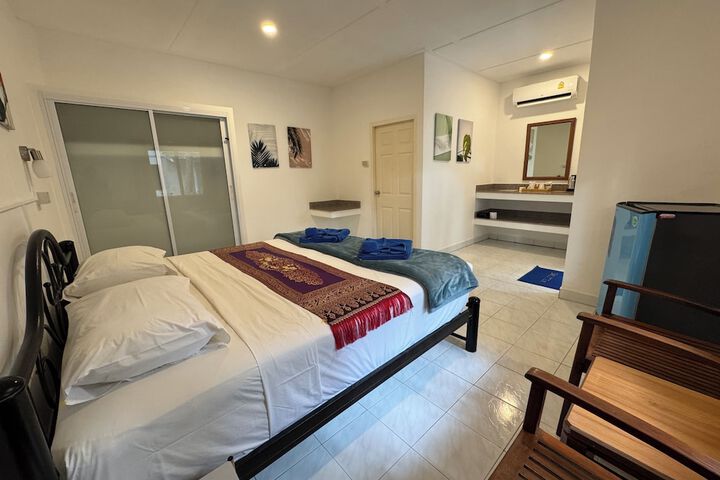 Room 25 of 136