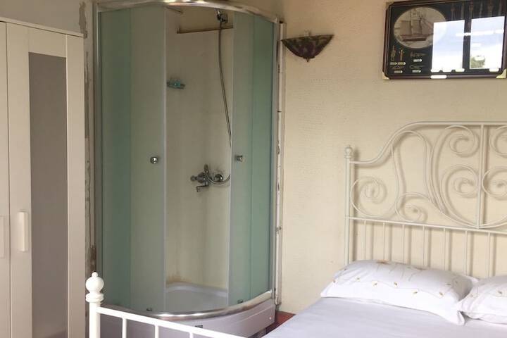 Room 3 of 43