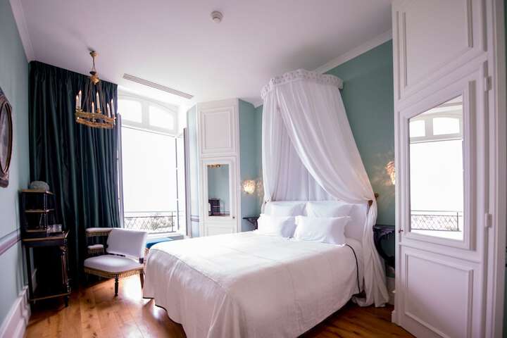 Room 4 of 60