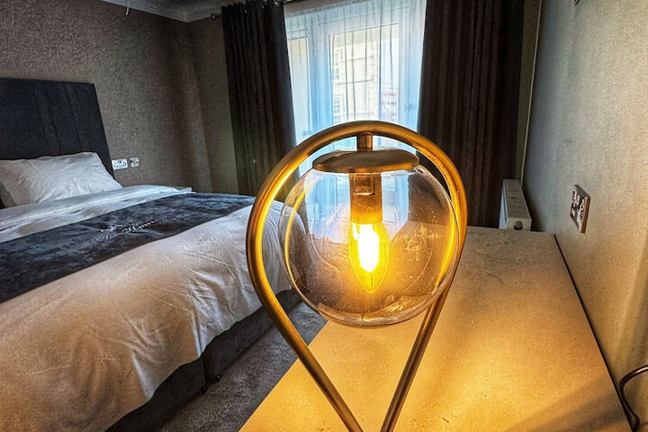 Room 4 of 10