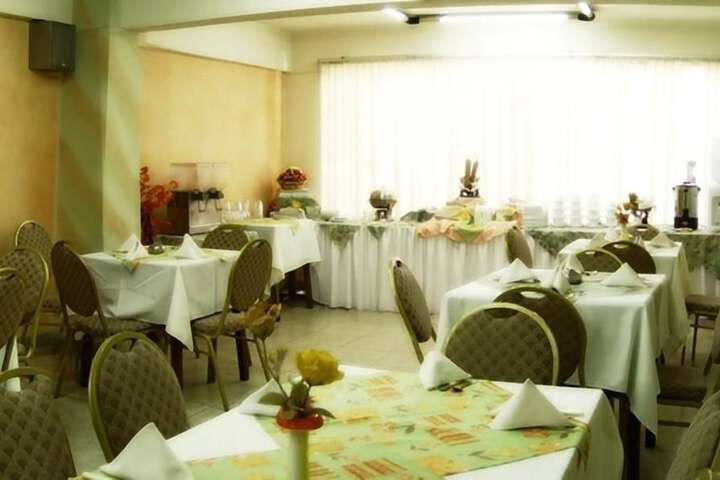 Dining 36 of 47