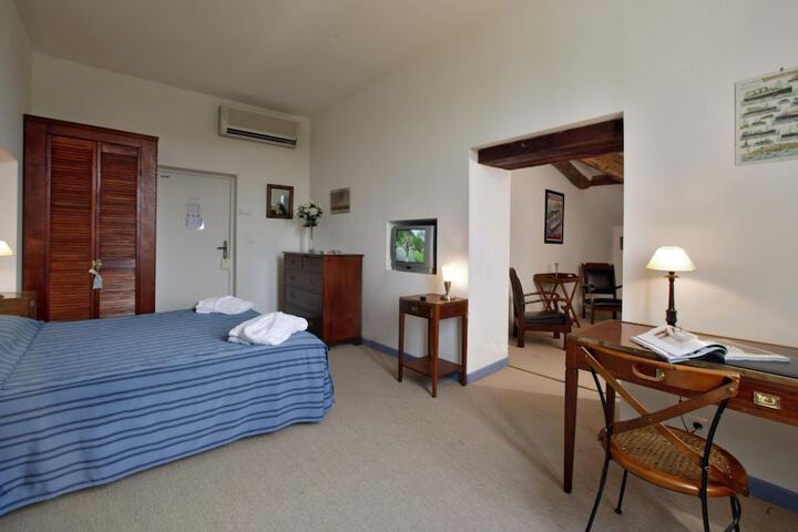 Room 8 of 43