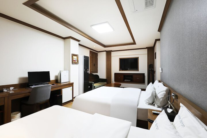 Room 50 of 90