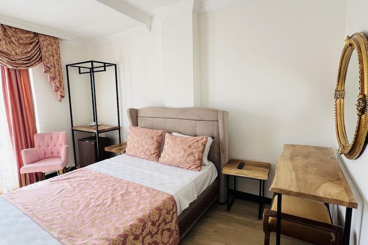 Room 4 of 7