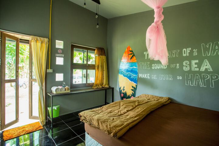 Room 6 of 37