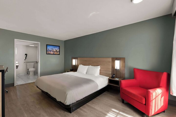 1 King Bed (15 of 20)