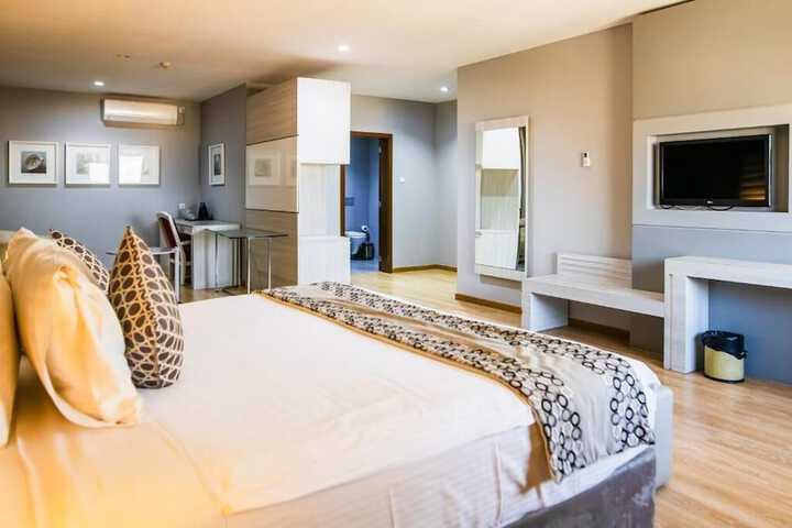 Room 4 of 31