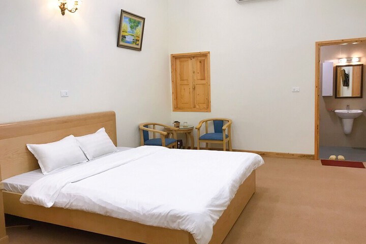 Room 5 of 74