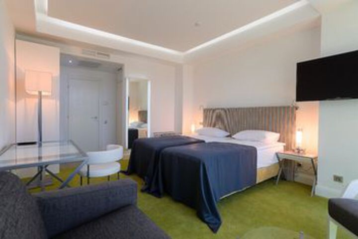 Room 90 of 112