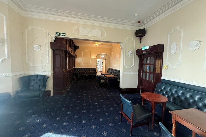 Lounge 116 of 126