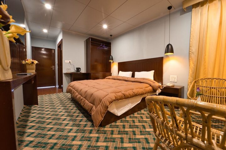 Room 4 of 13
