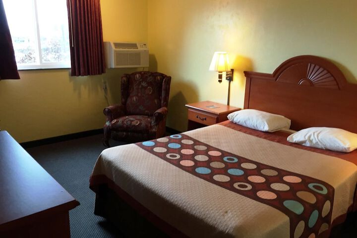 Room 18 of 74