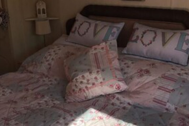 Room 6 of 28