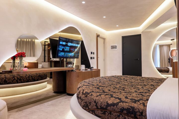Room 8 of 125