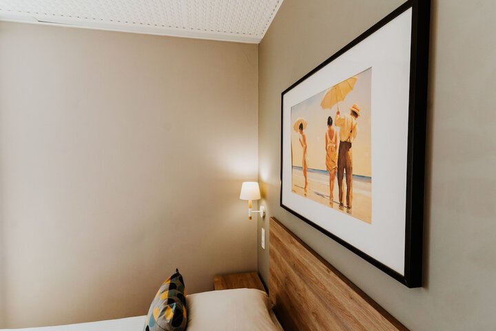 Room 12 of 66