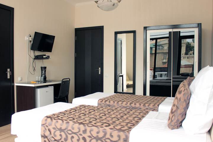 Room 9 of 34