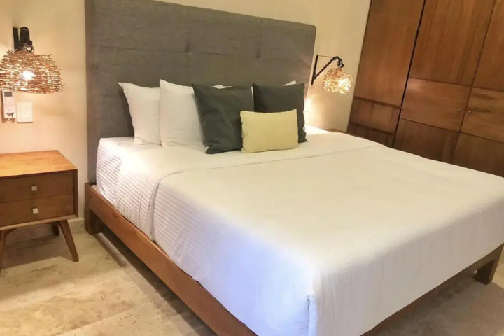Room 5 of 14