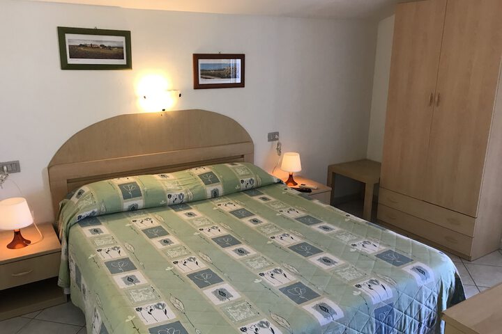 Room 4 of 48