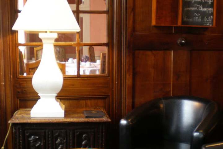 Lounge 51 of 59