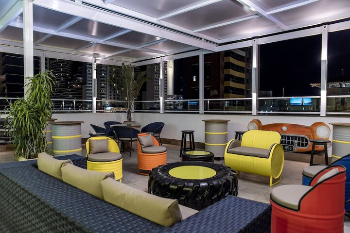 Lounge 46 of 53