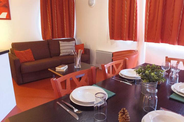 Room 9 of 15
