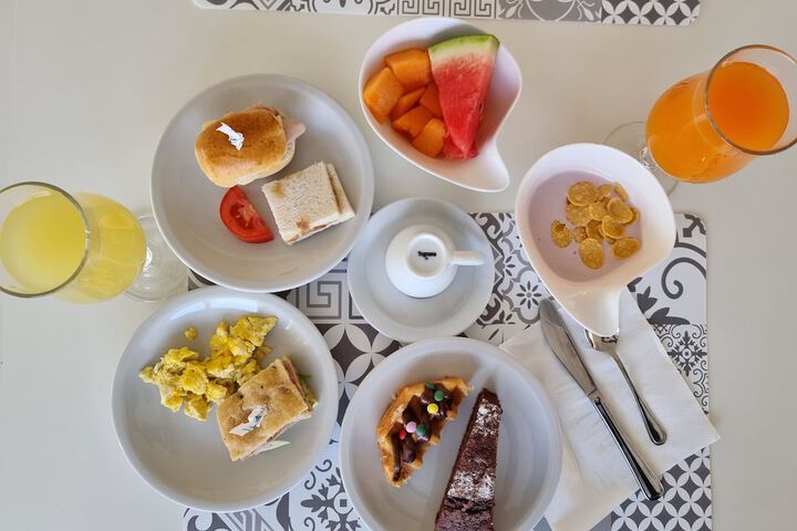 Breakfast/Coffee Service 64 of 161