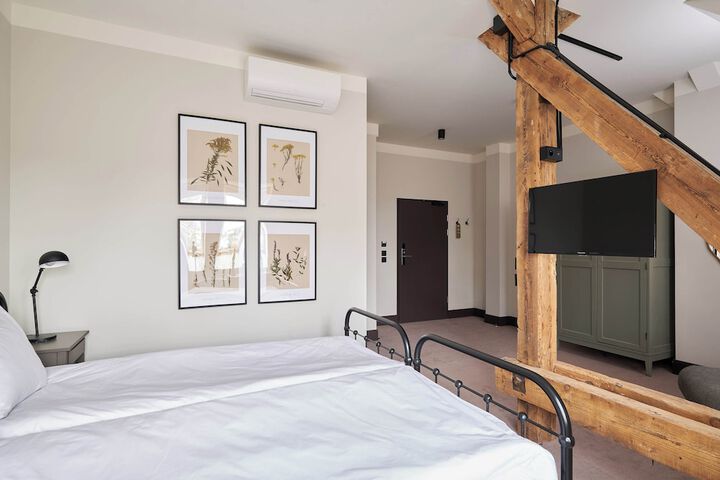 Room 3 of 46