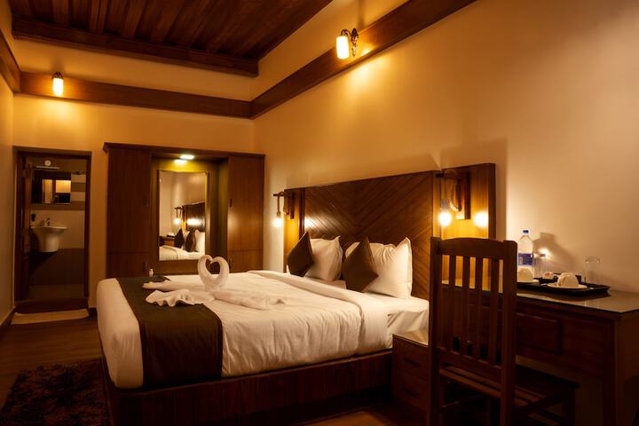 Room 3 of 37