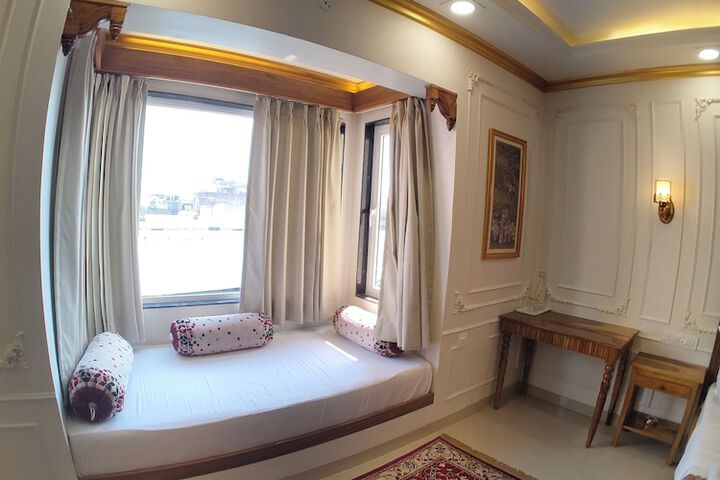 Room 106 of 159