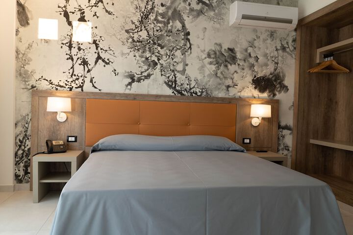 Room 2 of 26