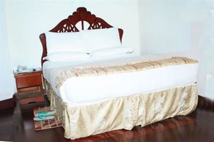 Room 10 of 25