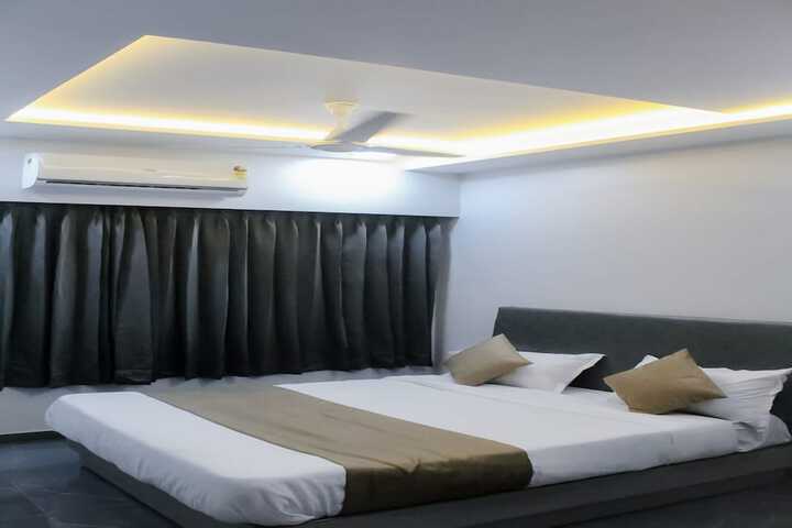 Room 5 of 13