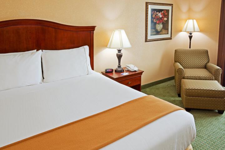 Standard Room, King or Two Doubles (3 of 4)