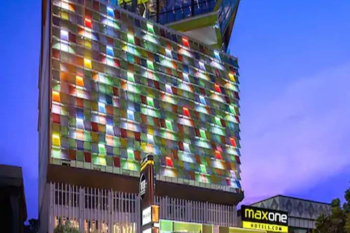 Exterior of MAXONE Tidar Surabaya