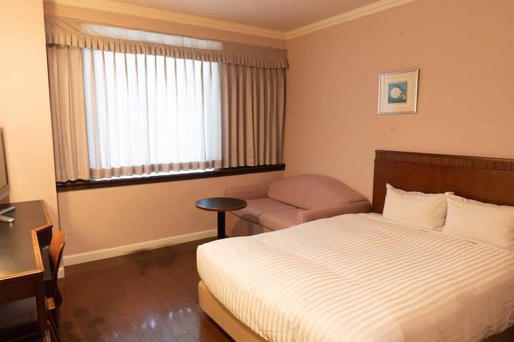 Room 4 of 42