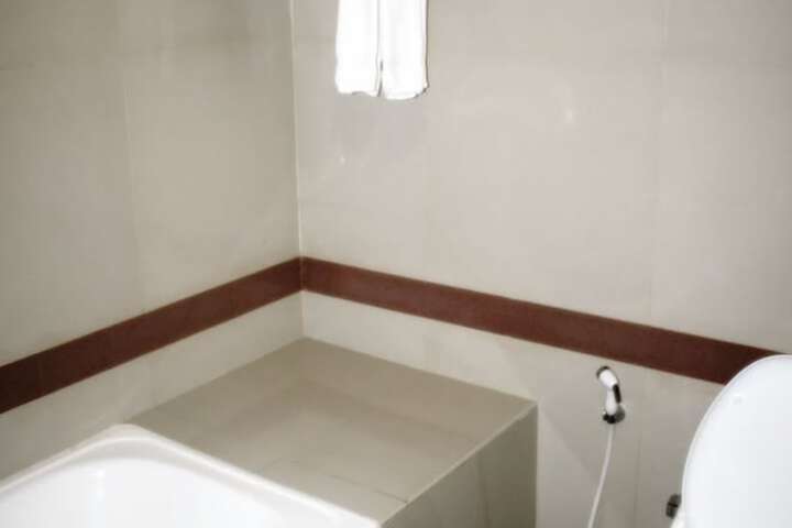 Room 10 of 28