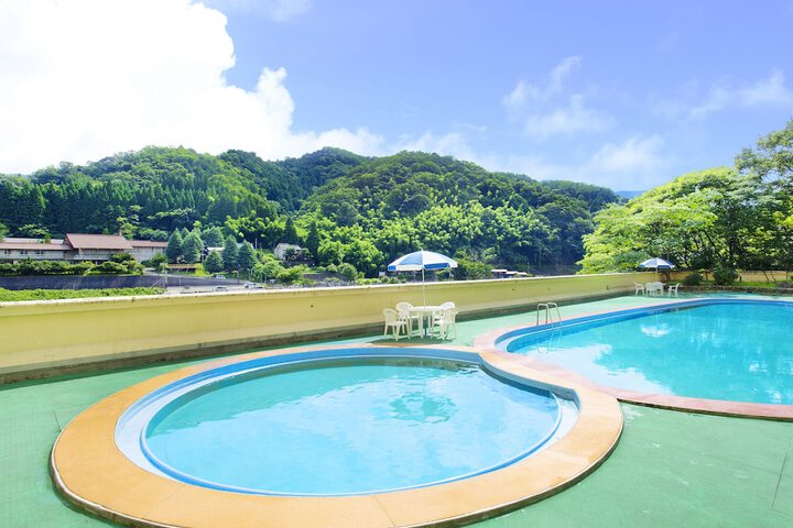 Pools & Facilities