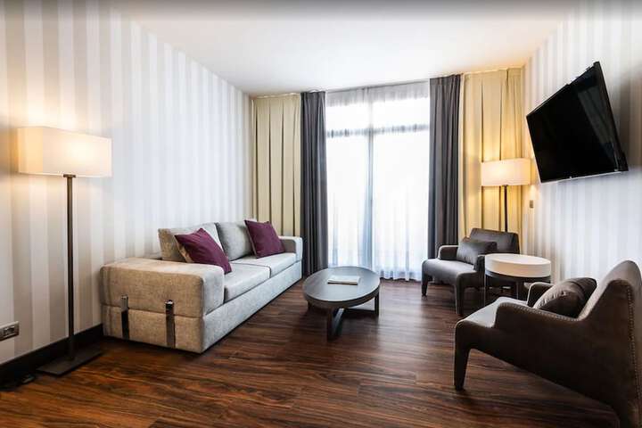 Room 9 of 44