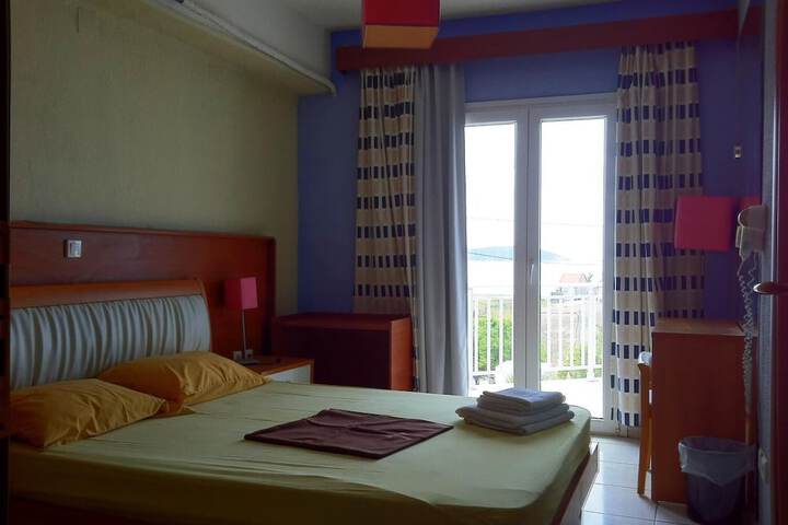 Room 6 of 37