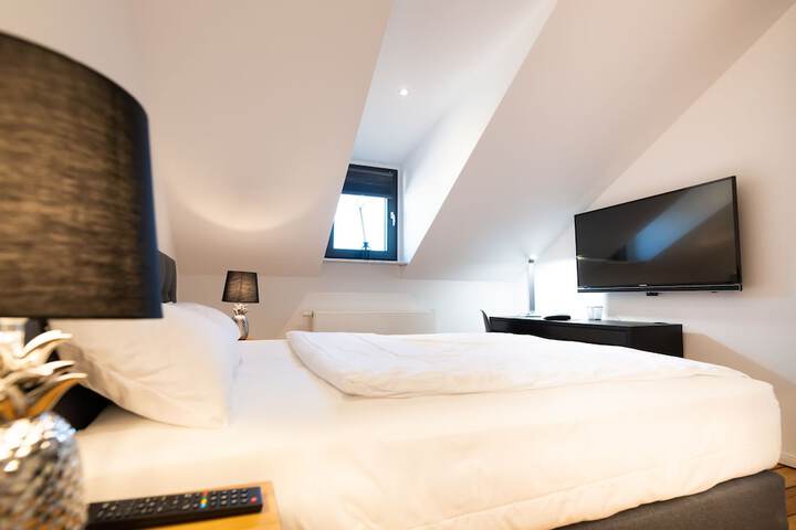 Room 5 of 34