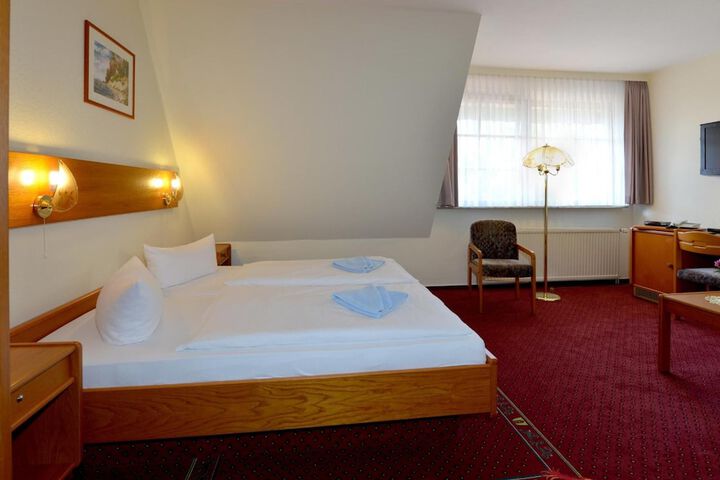 Room 13 of 42